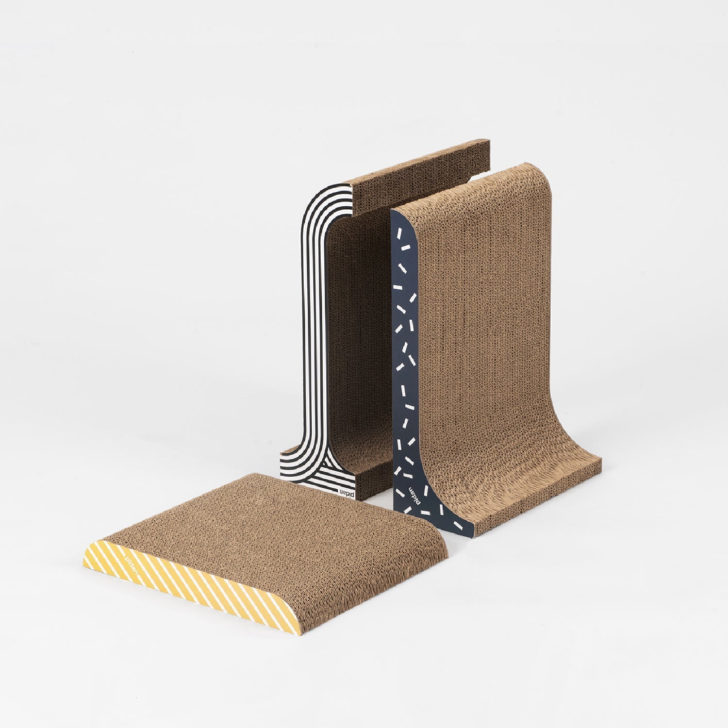 Pidan New Zealand 3-in-1 combo cat scratcher play structure with scratch posts and cozy resting areas for cats.