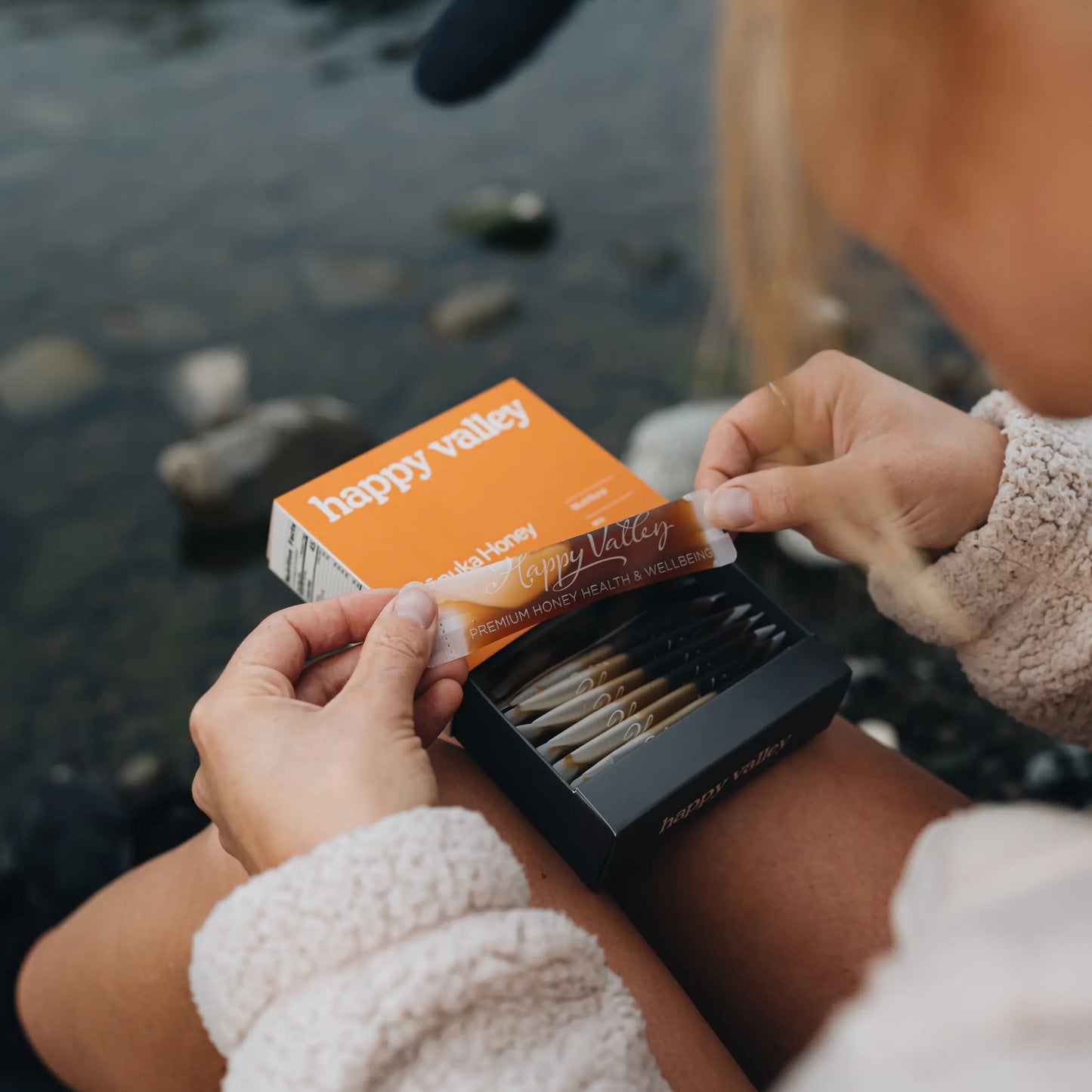 On-the-go Happy Valley Honey packets with multifloral Manuka honey sticks, MGO 50+ Manuka honey in convenient individual servings.