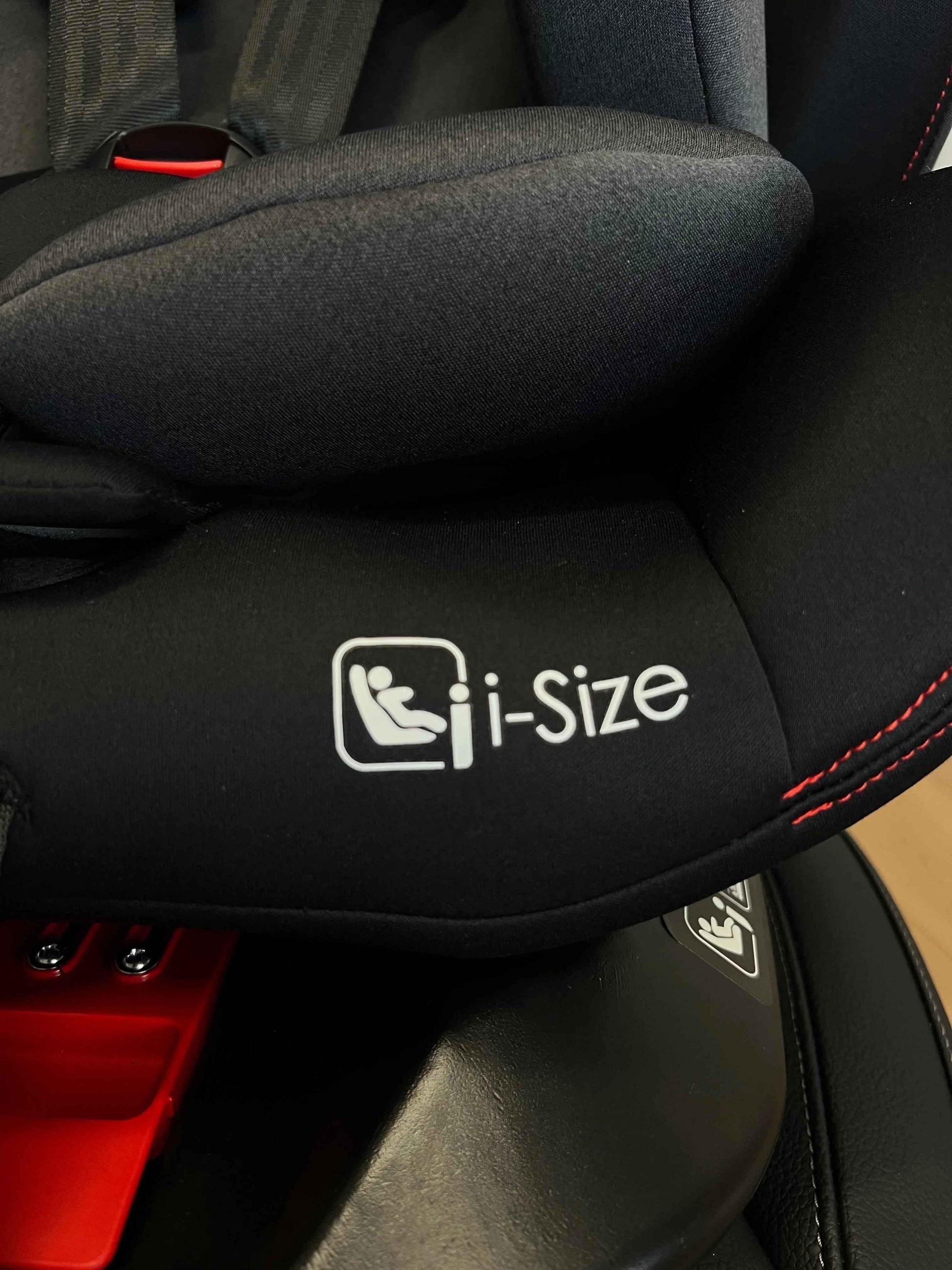The Defender – i-Size 360 Rotating Convertible Car Seat with Isofix and Top Tether