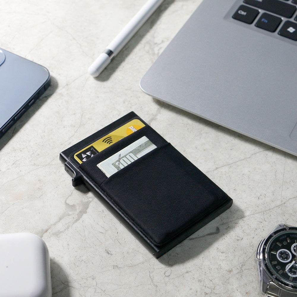 Minimalist RFID-blocking Card Wallet