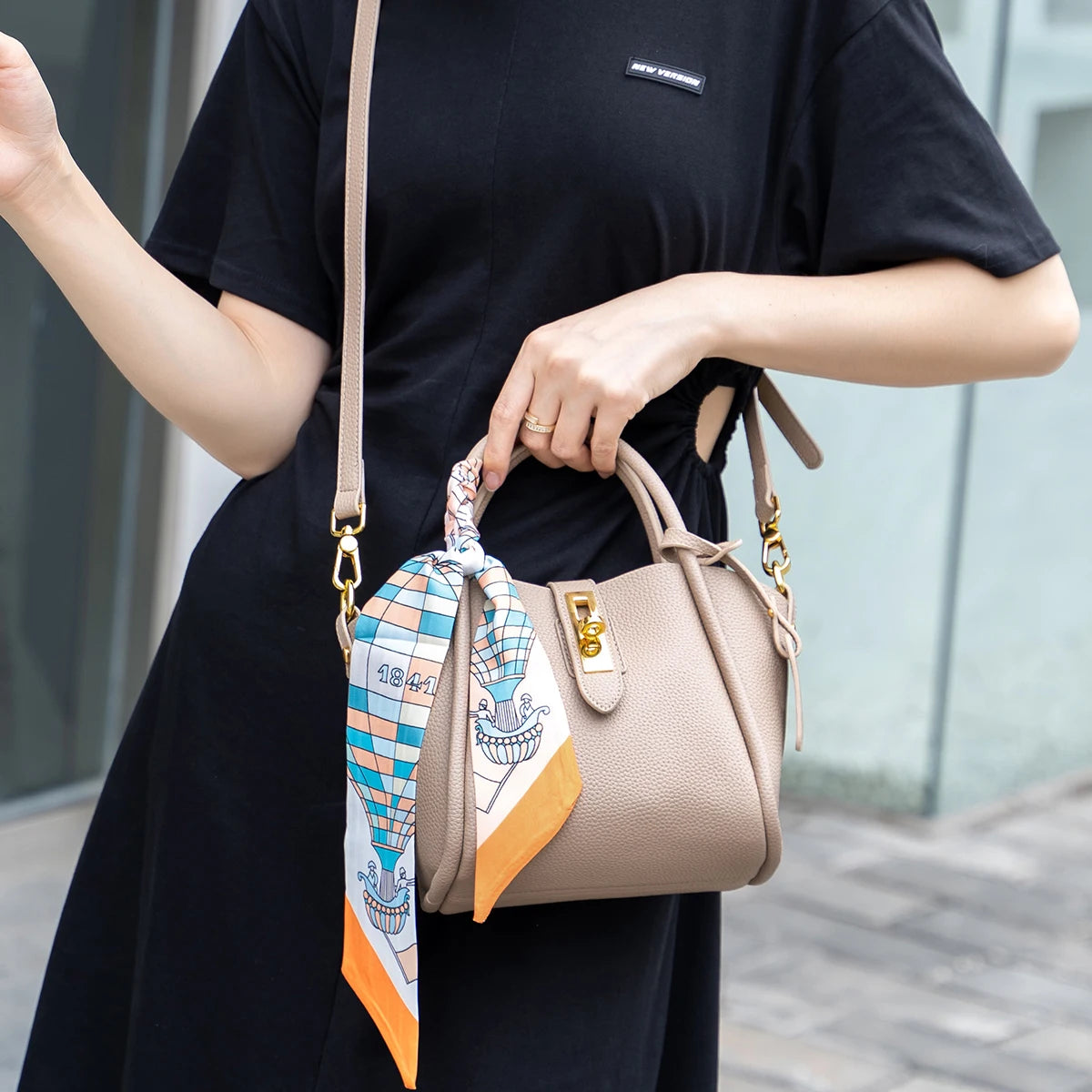 FOXER Women's Handbag Split Leather Shoulder Bag 2026 Fashion Lady Crossbody Bag Light Luxury Commuter Bucket Bag as Gift