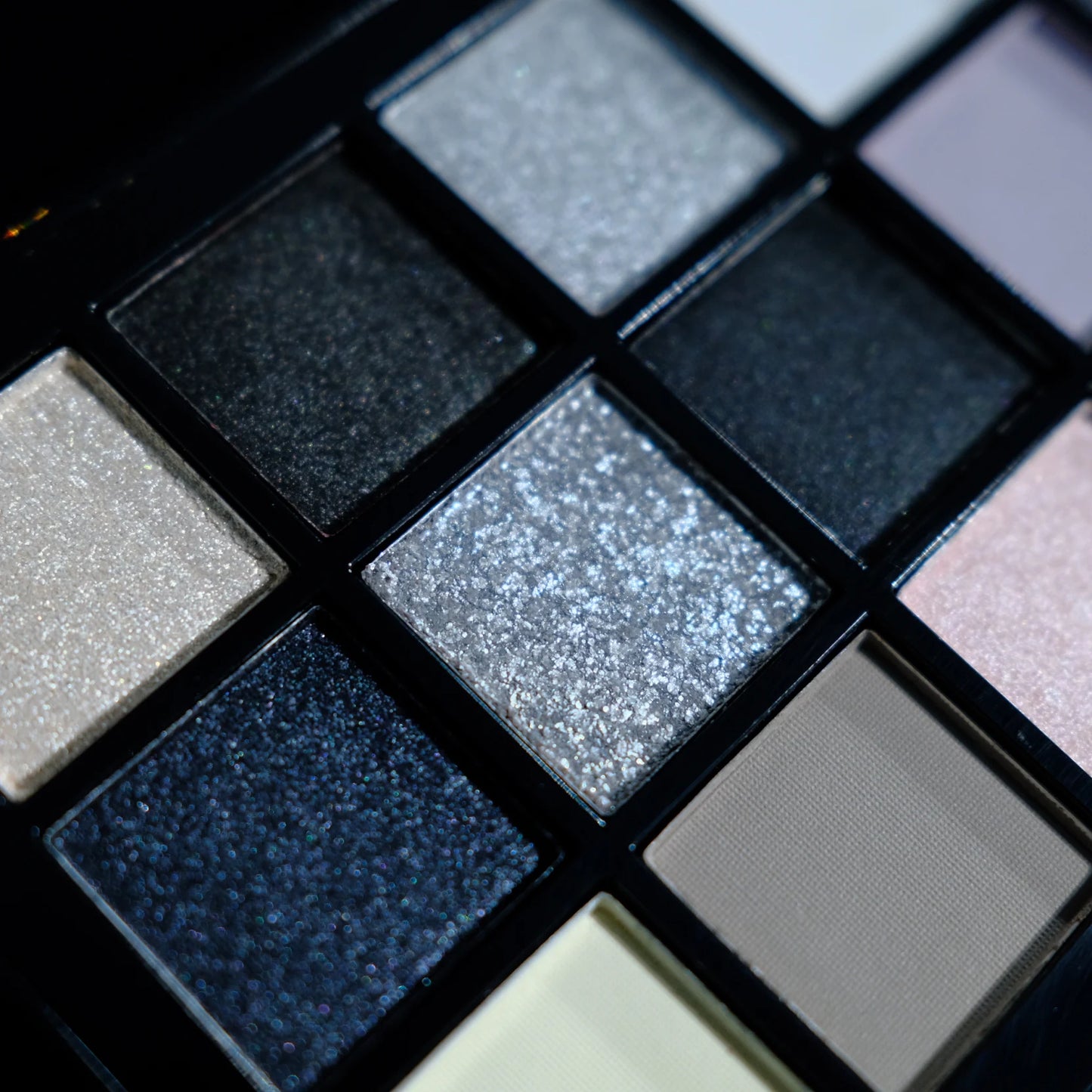 Black Smokey Eyeshadow Palette, 15 Colours