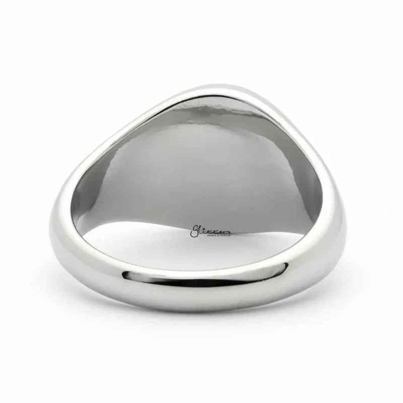 Silver stainless steel round signet ring from Glitters, featuring a smooth polished surface and classic design.