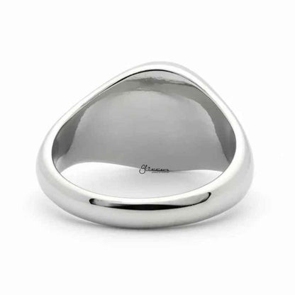 Silver stainless steel round signet ring from Glitters, featuring a smooth polished surface and classic design.