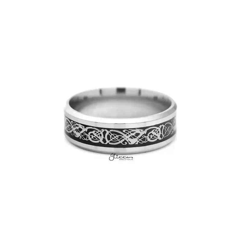 Stainless steel beveled edge band ring with stripe pattern, featuring a sleek, modern design by Glitters.