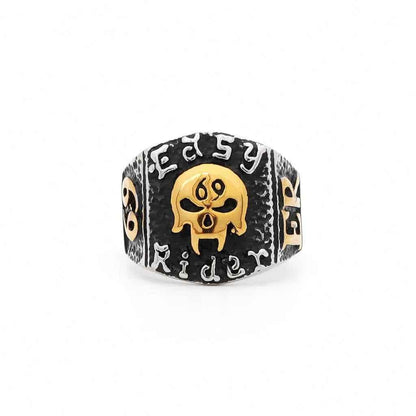 Stainless steel skull ring from Glitters featuring a detailed skull design on a sleek band.