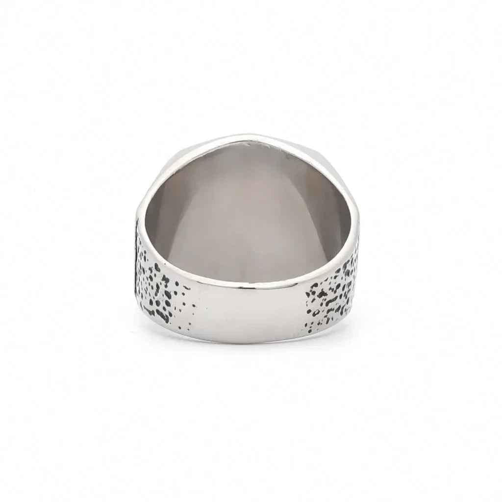 Stainless steel skull ring by Glitters featuring a detailed skull design, durable and stylish for everyday wear.
