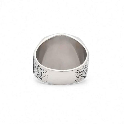 Stainless steel skull ring by Glitters featuring a detailed skull design, durable and stylish for everyday wear.