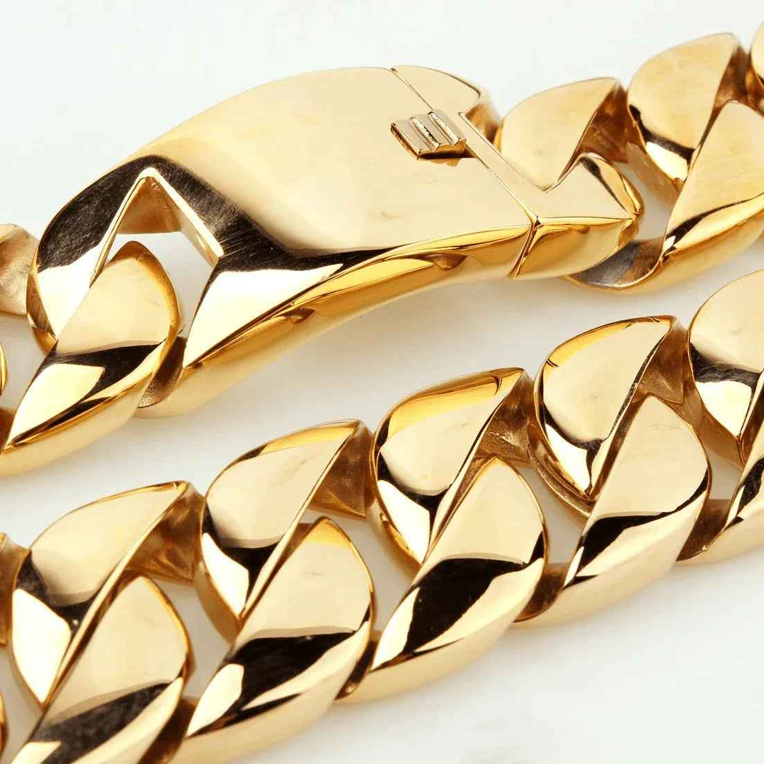 Men's Titanium Necklace: Sleek and Modern Accessory